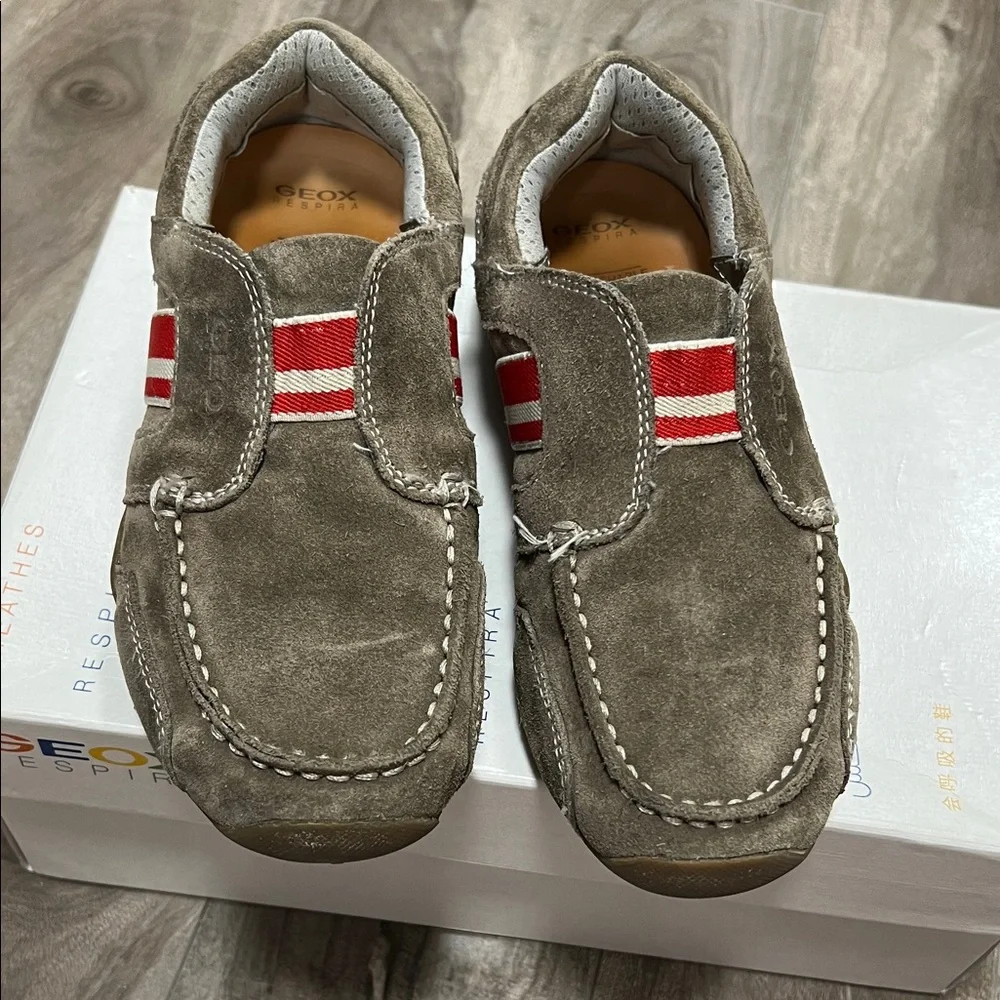 🔥🔥Geox Boys Slip-On Loafers in tan color